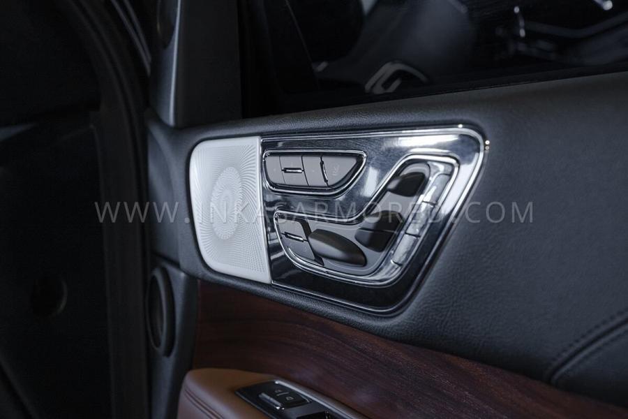 Детали интерьера Lincoln Navigator L by Inkas 2020 года  (фото 7 из 12)